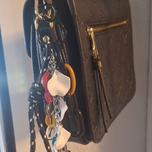 Multicolor Charm Keychain with Black Clip - Picture 9 of 9